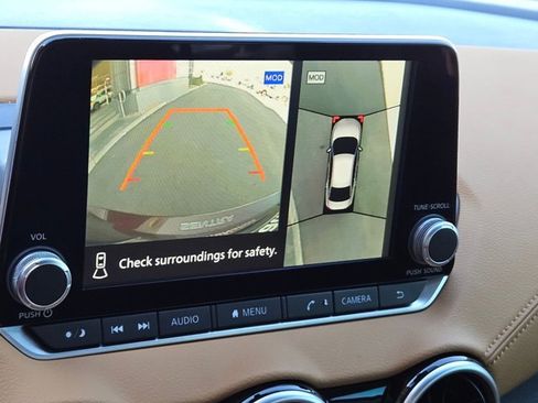 Used 2025 Nissan Sentra SV w/ SV Premium Package image 12