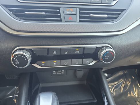 Used 2024 Nissan Altima 2.5 SR FWD image 23
