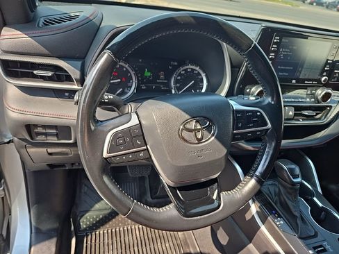 Used 2022 Toyota Highlander XSE image 13
