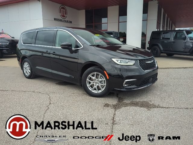 Used 2023 Chrysler Pacifica Touring-L FWD image 1