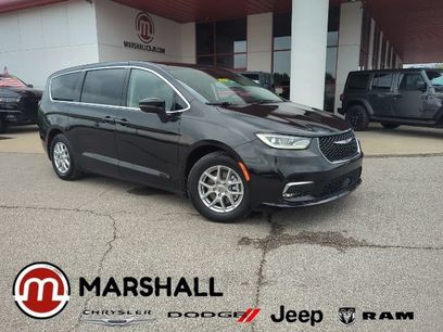 Used 2023 Chrysler Pacifica Touring-L