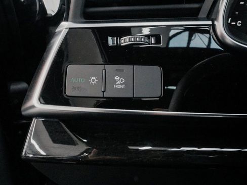 Used 2023 Audi Q7 Premium image 19