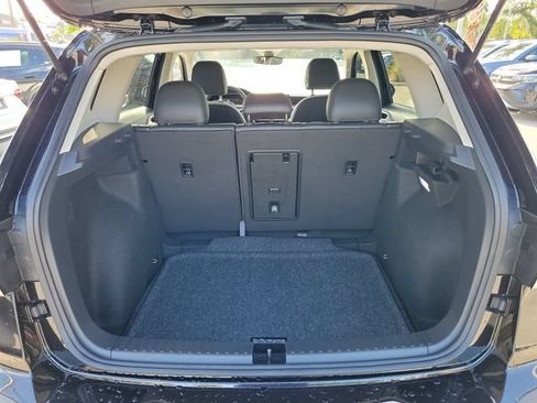 Used 2025 Volkswagen Taos SE FWD image 7