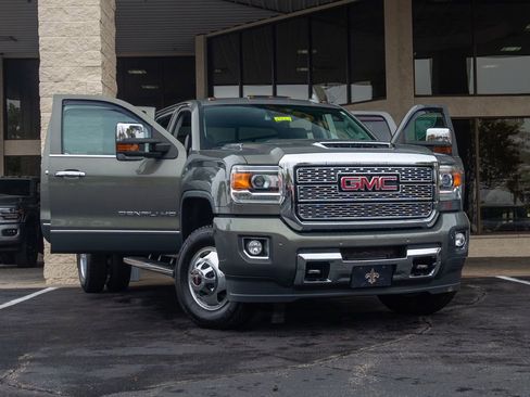 Used 2018 GMC Sierra 3500 Denali w/ Duramax Plus Package image 13