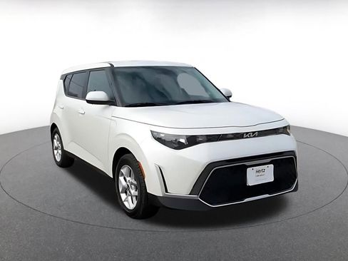 Used 2025 Kia Soul LX w/ LX Technology Package image 3