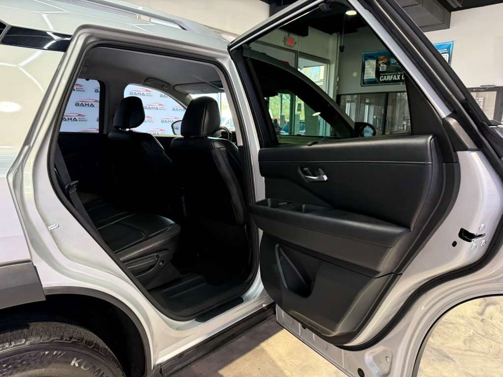 Used 2025 Nissan Pathfinder SL FWD image 37