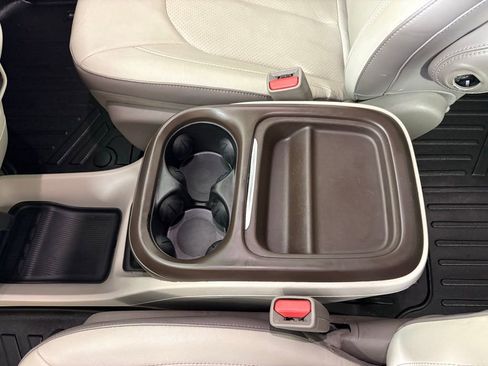 Used 2018 Chrysler Pacifica Touring-L w/ Premium Audio Group image 30