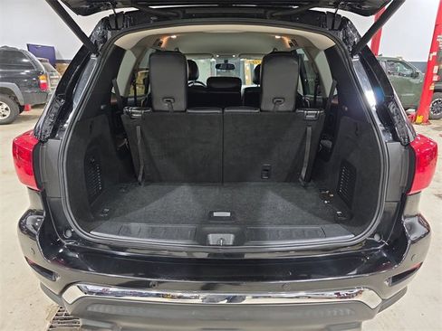 Used 2020 Nissan Pathfinder SL image 25