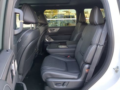 New 2026 INFINITI QX80 Autograph w/ Premium Cargo Package image 16