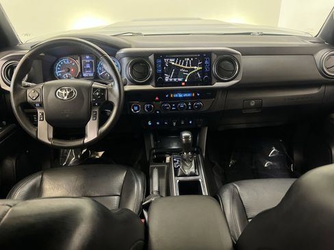 Used 2019 Toyota Tacoma TRD Sport w/ TRD Premium Sport Package AWD/4WD image 22