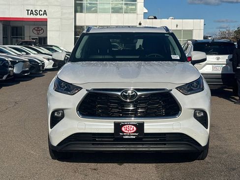 Used 2023 Toyota Highlander Limited image 2
