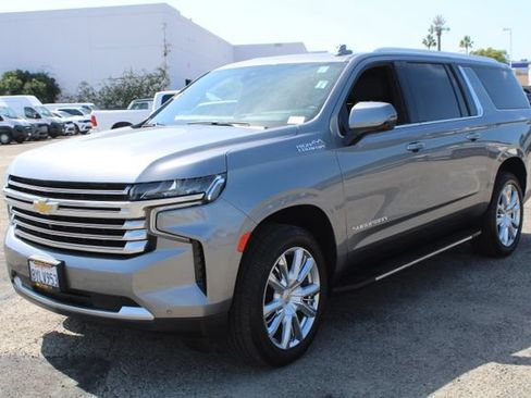 Used 2021 Chevrolet Suburban High Country RWD image 12