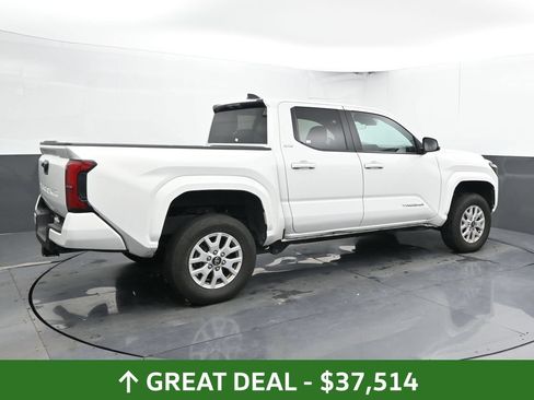 Used 2024 Toyota Tacoma SR5 AWD/4WD image 4