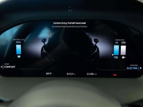 Used 2023 McLaren Artura Coupe image 23