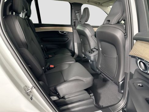 New 2025 Volvo XC90 B6 Core w/ Climate Package image 18