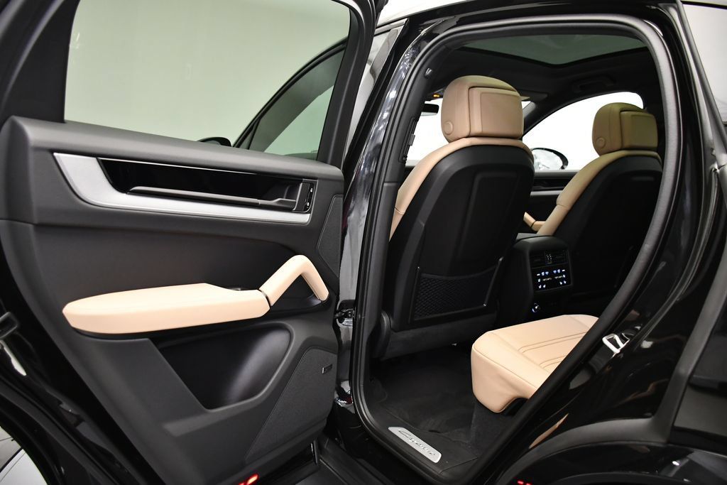Certified 2025 Porsche Cayenne E-Hybrid Coupe AWD/4WD image 46