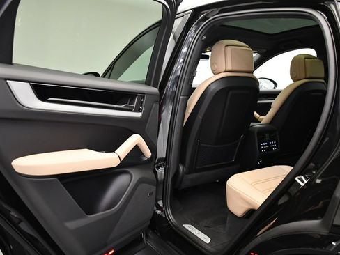 Certified 2025 Porsche Cayenne E-Hybrid Coupe AWD/4WD image 46