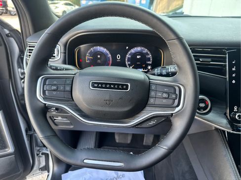 Used 2024 Jeep Wagoneer Series III AWD/4WD image 26