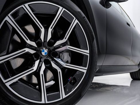 Used 2025 BMW 740i xDrive image 5