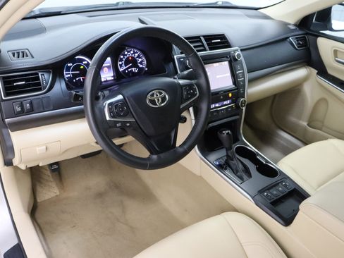 Used 2017 Toyota Camry XLE w/ Moonroof Package FWD image 13