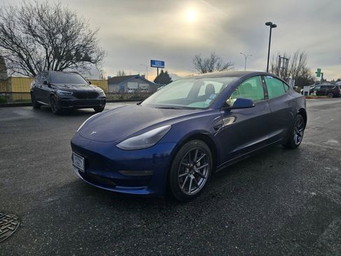 Used 2022 Tesla Model 3 image 3