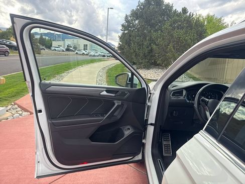 Used 2022 Volkswagen Tiguan SEL R-Line AWD/4WD image 11