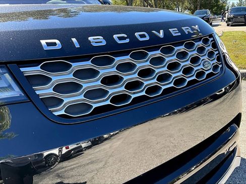 Used 2023 Land Rover Discovery Metropolitan Edition image 29