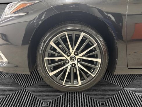 Used 2025 Lexus ES 350 w/ Premium Package image 29