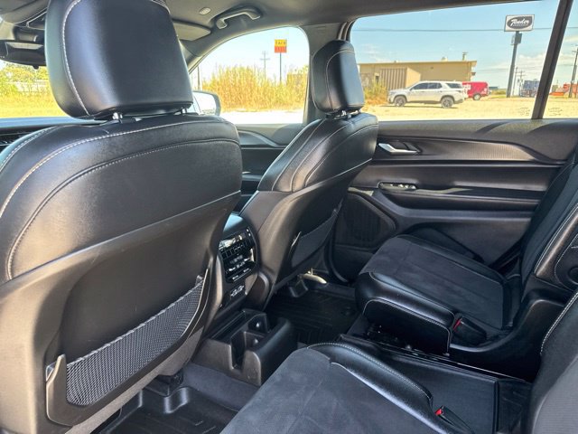 Used 2023 Jeep Grand Cherokee L Laredo RWD image 24