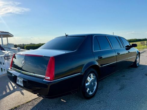Used 2008 Cadillac DTS w/ Sun And Sound Package FWD image 5