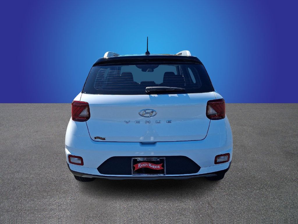 Used 2024 Hyundai Venue Limited FWD image 5