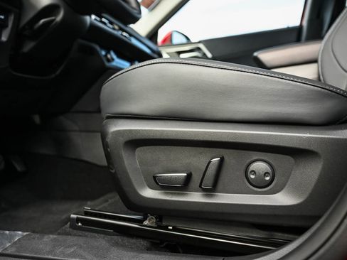 New 2025 Mitsubishi Outlander SE image 18