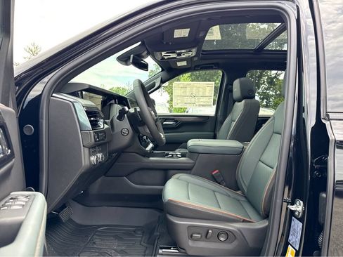 New 2026 GMC Yukon XL AT4 w/ LPO, Floor Liner Package AWD/4WD image 9