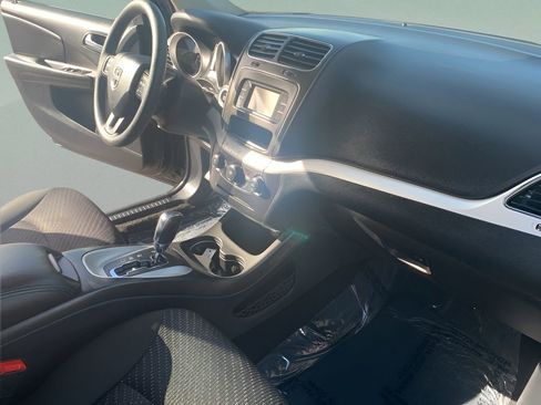 Used 2019 Dodge Journey SE image 11