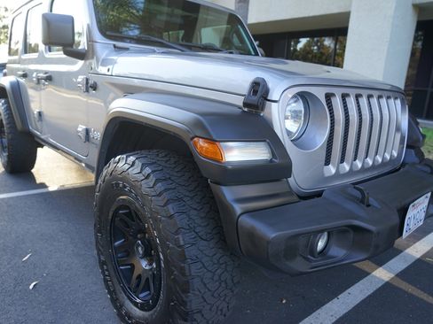 Used 2019 Jeep Wrangler Unlimited Sport AWD/4WD image 3