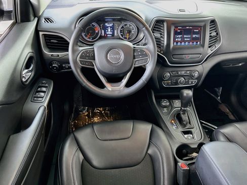 Used 2019 Jeep Cherokee Latitude Plus w/ Cold Weather Group AWD/4WD image 21