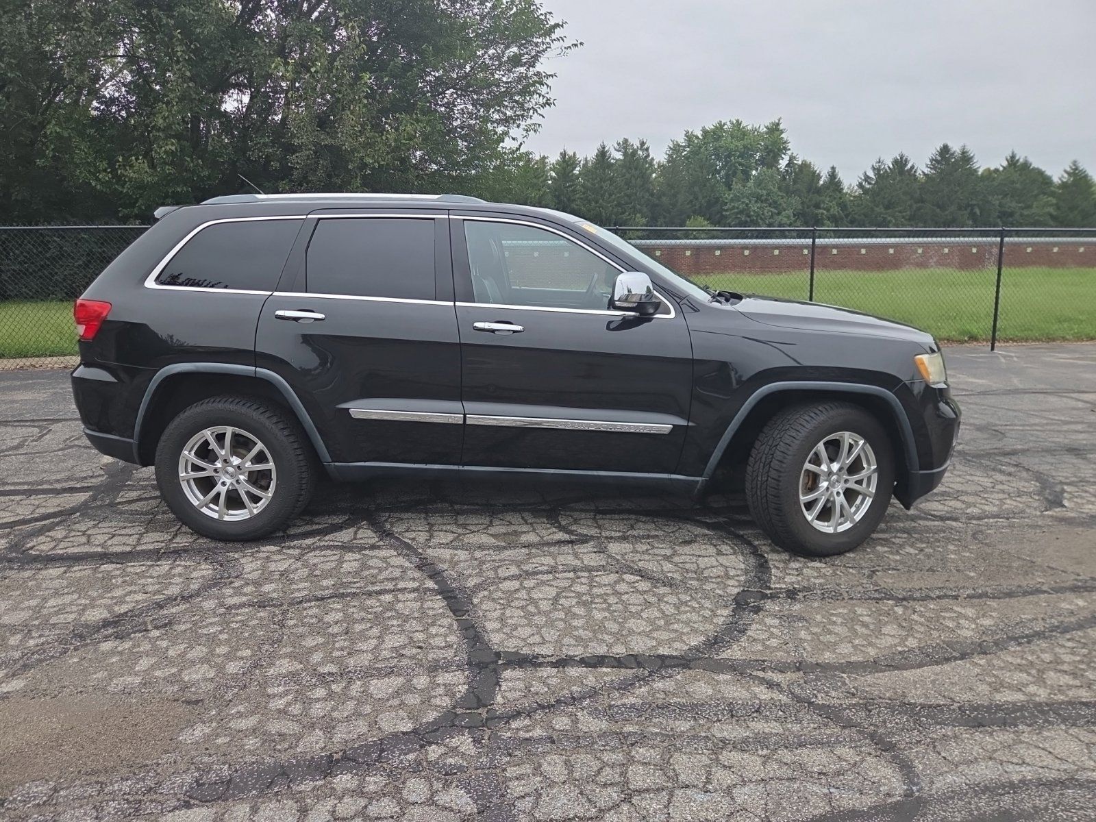 Used 2012 Jeep Grand Cherokee Limited w/ Trailer Tow Group AWD/4WD image 2