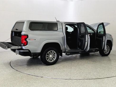 Used 2025 Chevrolet Colorado LT AWD/4WD image 13