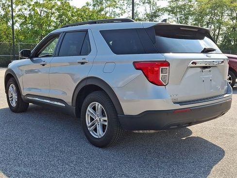 Used 2023 Ford Explorer XLT AWD/4WD image 7