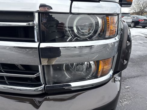 Used 2019 Chevrolet Silverado 2500 High Country w/ Duramax Plus Package image 9