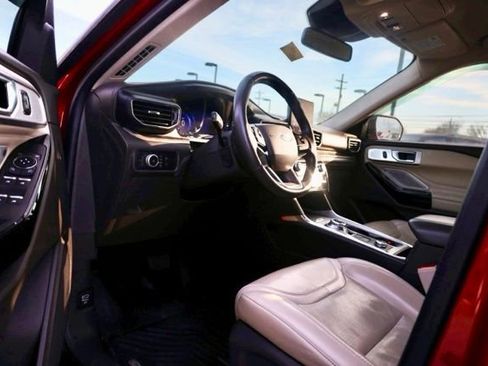 Used 2021 Ford Explorer Platinum w/ Equipment Group 601A image 4