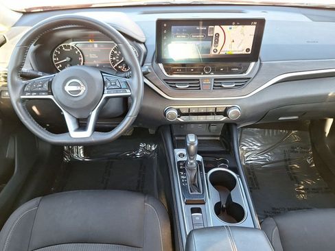Used 2023 Nissan Altima 2.5 SV w/ SV Premium Package image 14