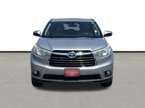 Used 2016 Toyota Highlander XLE FWD image 2