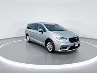 Used 2023 Chrysler Pacifica Touring-L FWD video 2