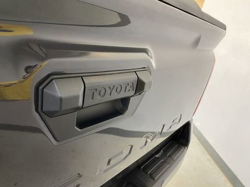 Used 2025 Toyota Tacoma SR5 AWD/4WD image 18