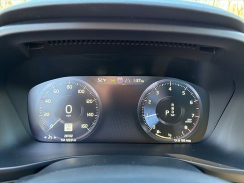 Used 2022 Volvo XC40 T5 Momentum w/ Premium Package image 24