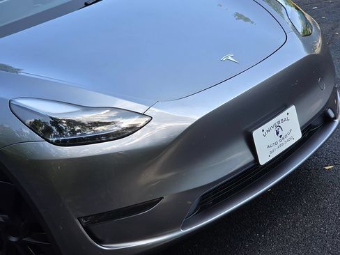 Used 2025 Tesla Model Y Long Range RWD image 64