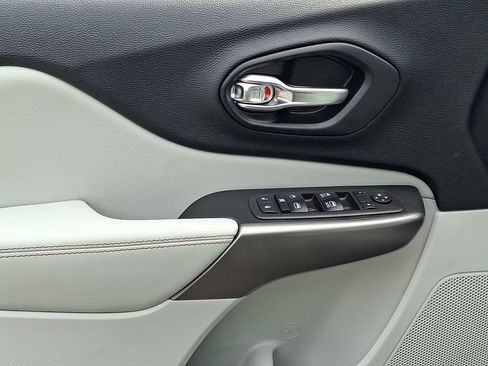Used 2021 Jeep Cherokee Latitude Lux AWD/4WD image 13