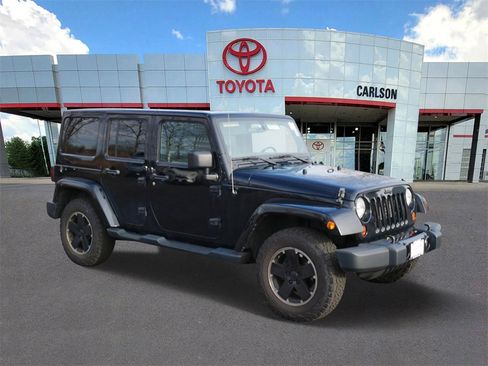 Used 2012 Jeep Wrangler Unlimited Sahara image 2