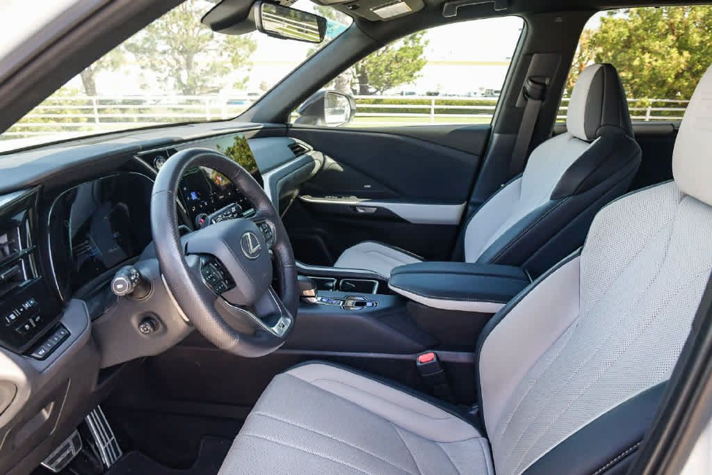 Used 2025 Lexus TX 500h AWD w/ Technology Package image 19